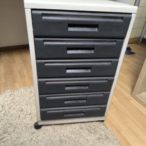 Kunststoff-Schreibtischschrank auf Rollen