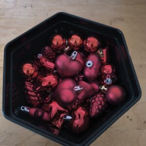 Weihnachtsschmuck für den Baum (rot?)